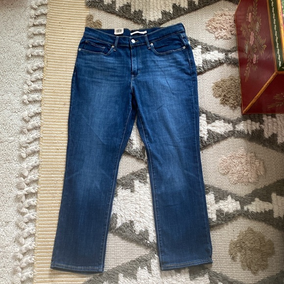 LEVI’S NWT CLASSIC STRAIGHT FIT WOMEN'S JEANS - Picture 4 of 8